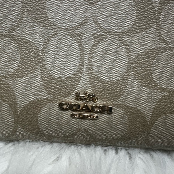 Zoe Carryall - Picture 4 of 10